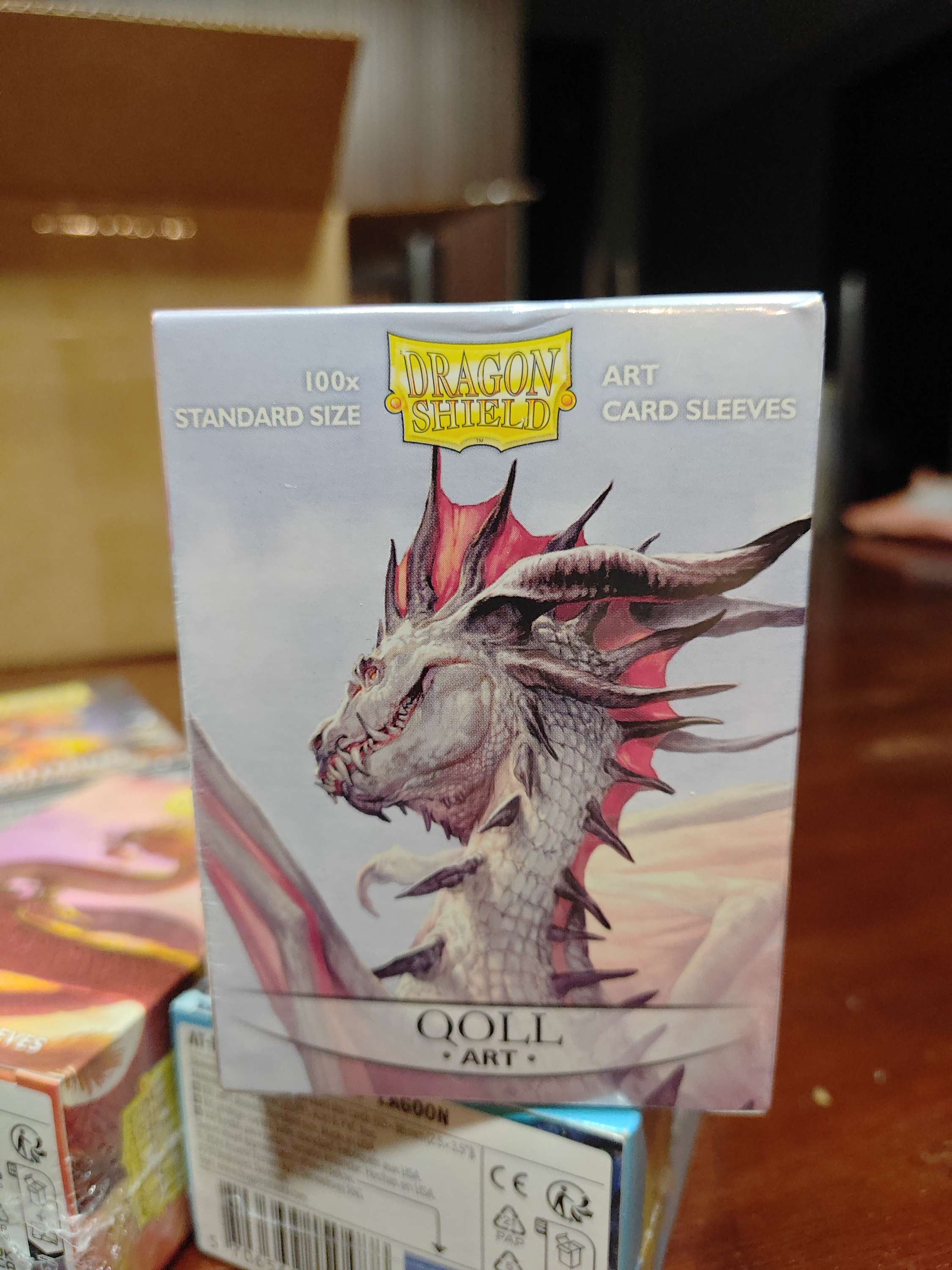 Dragon Shields: (100) Art Sleeves Classic Qoll