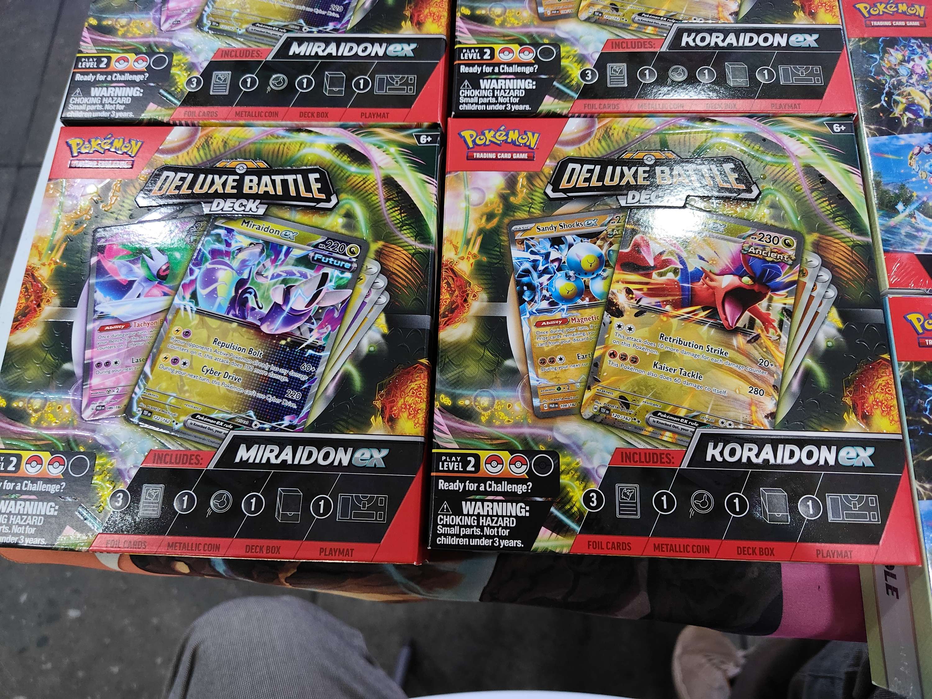 Display (3 y 3) Pokemon TCG: 
Miraidon/Koraidon EX Deluxe Battle deck